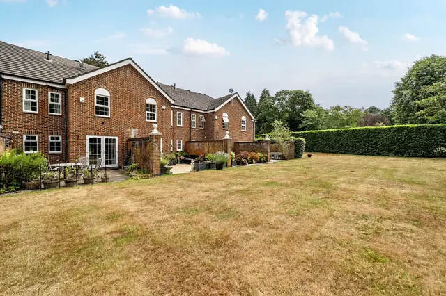 London Road, Sunninghill, SL5, photo 1