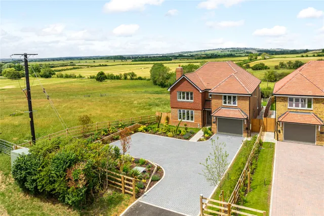Westfield Road, Long Crendon, HP18, photo 2