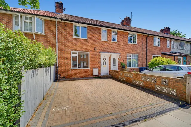Greatdown Road, Hanwell, photo 1