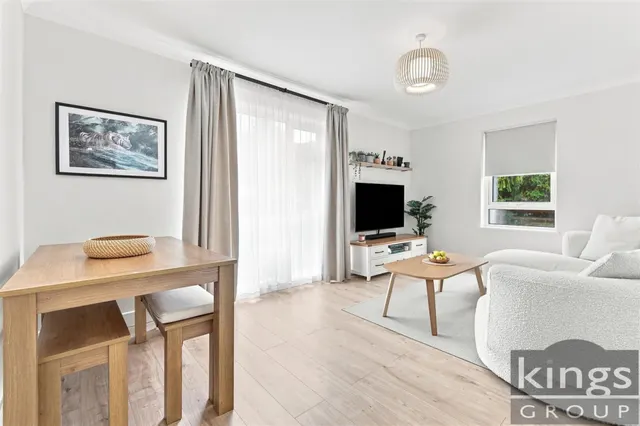Harris Close, Enfield, photo 2
