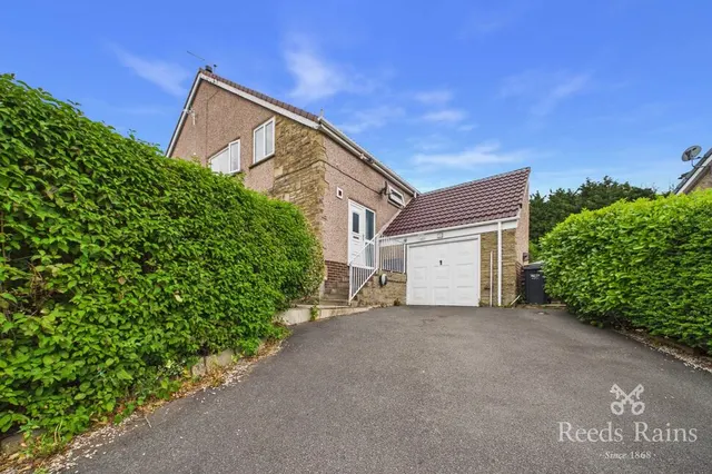Kershaw Crescent, Luddendenfoot, Halifax, HX2, photo 1