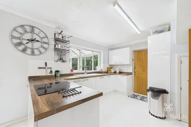 Photo 2 — Kershaw Crescent, Luddendenfoot, Halifax, HX2