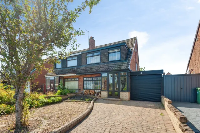 Arklow Drive, Hale Village, L24, photo 1