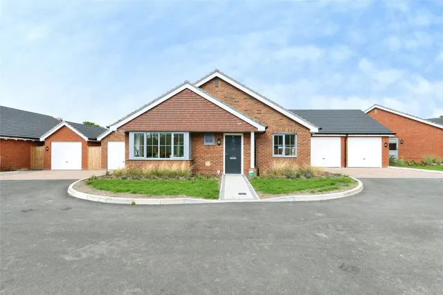 Ringwood Road, Alderholt, SP6, photo 1