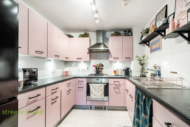 Brighton Road, Purley, CR8, photo 3