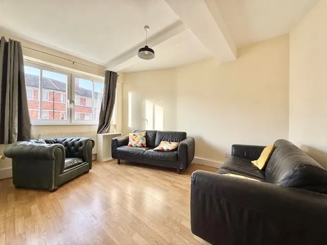3 bedroom flat — Druid Street, London SE1 2XR