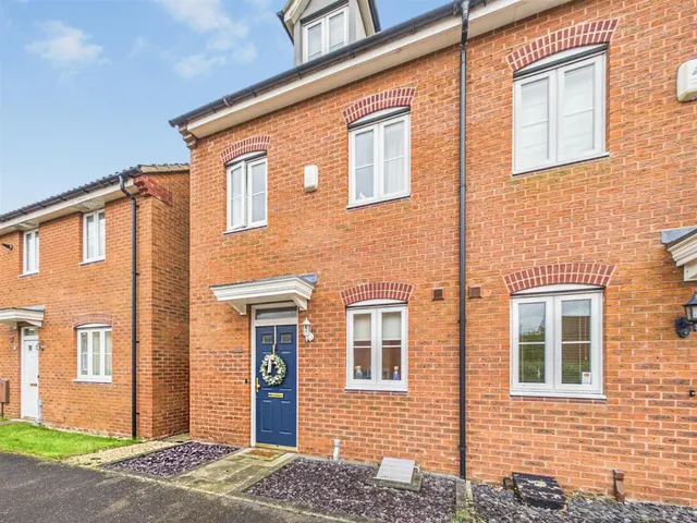 Tall Pines Road, Witham St. Hughs, LN6, photo 1