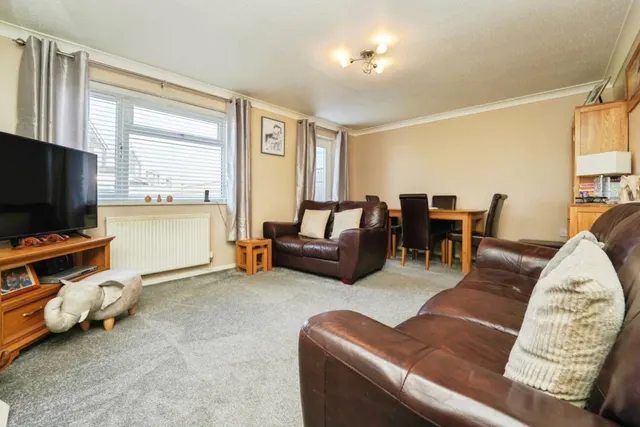 Photo 3 — Willowcroft Close, Matson, Gloucester, Gloucestershire, GL4