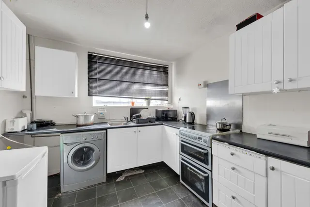 Photo 3 — St James Close, Woolwich, SE18 7LE