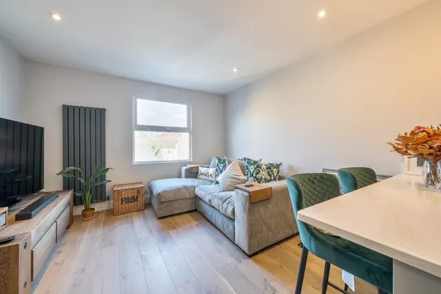 Fulham Palace Road, London, SW6, photo 1