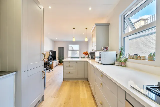 Fulham Palace Road, London, SW6, photo 3