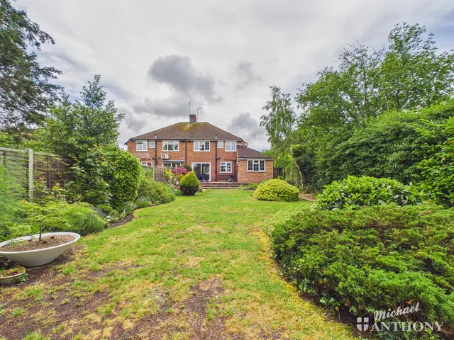 Photo 3 — Wendover Way, Aylesbury, HP21 7PR