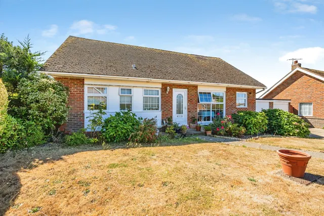 Poynings Close, Seaford, photo 1