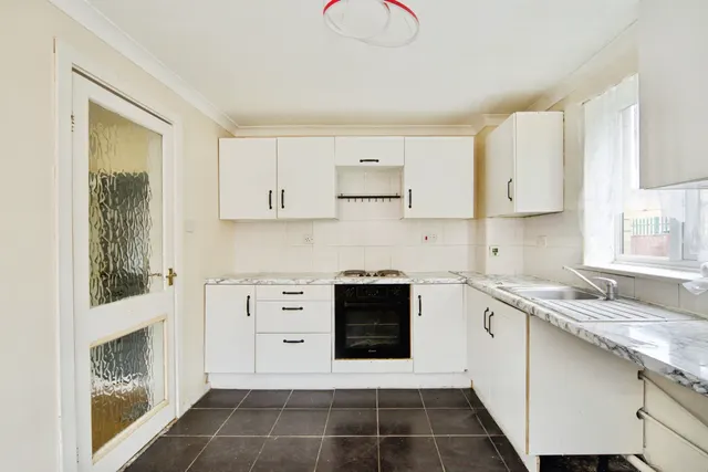 Spring Close, Dagenham, RM8, photo 2