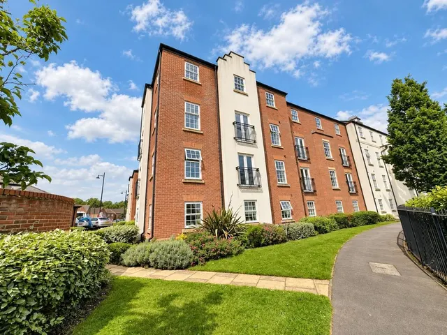 Horseshoe Crescent, Great Barr, B43, photo 1