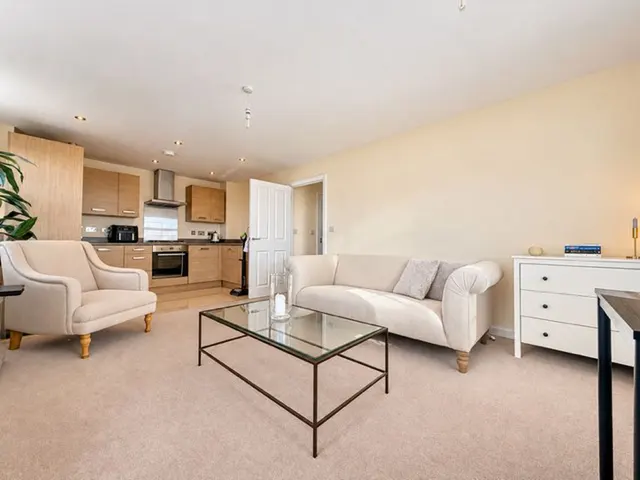 Horseshoe Crescent, Great Barr, B43, photo 2