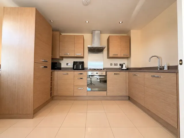 Horseshoe Crescent, Great Barr, B43, photo 3