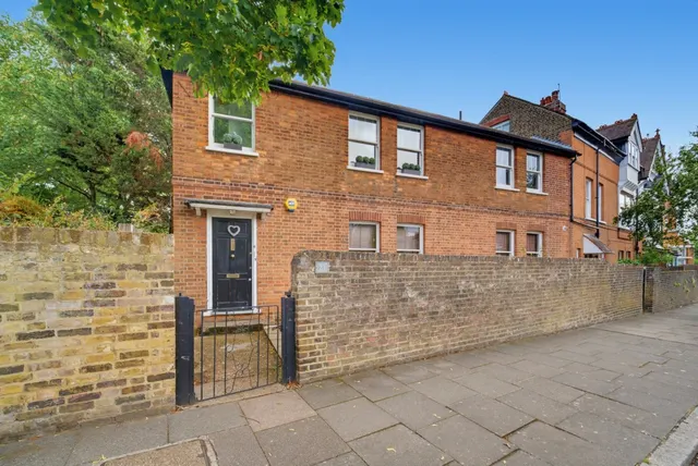 Madeley Road, Ealing, photo 1