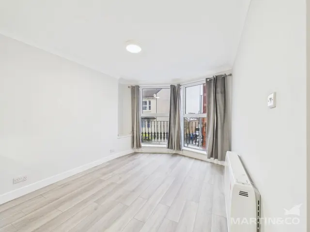 Crescent Road, Worthing, BN11, photo 3