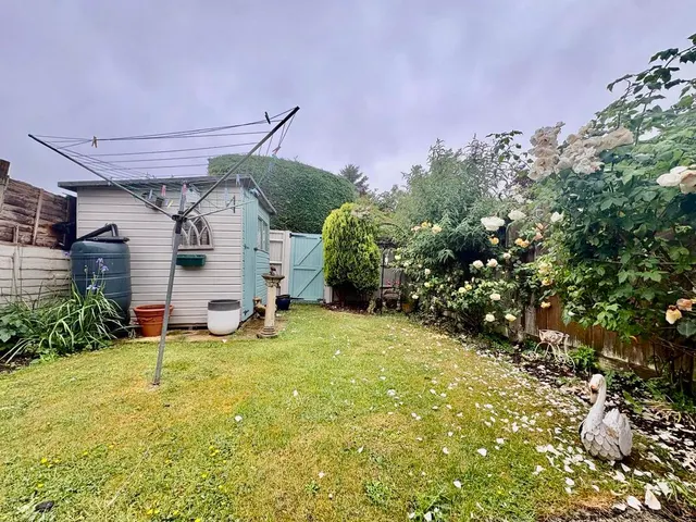 Photo 3 — Holtspur Way, Beaconsfield HP9 1DY