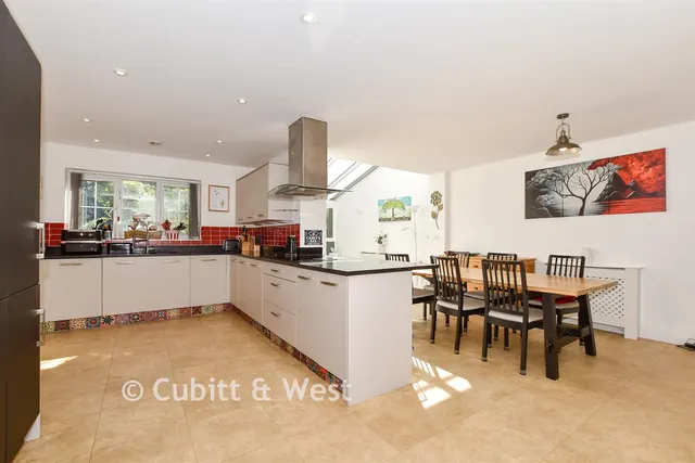 Greenhurst Drive, East Grinstead, RH19, photo 2