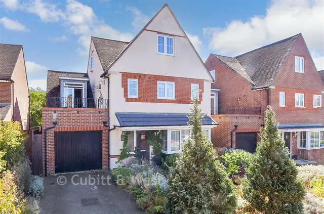 Greenhurst Drive, East Grinstead, RH19, photo 1