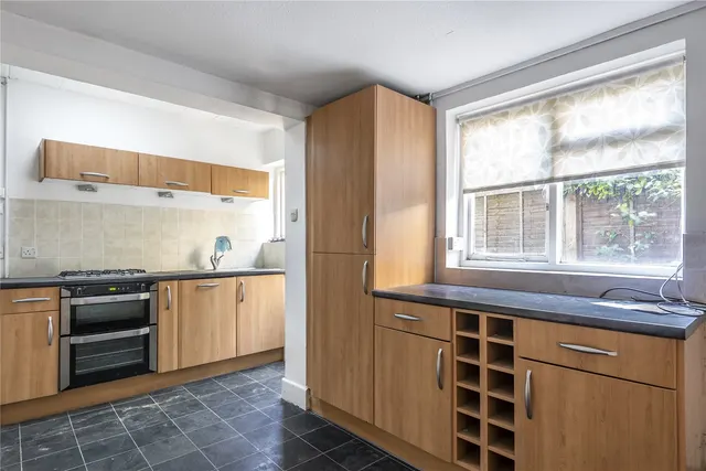 Photo 3 — Victoria Road, Teddington, TW11 0BG
