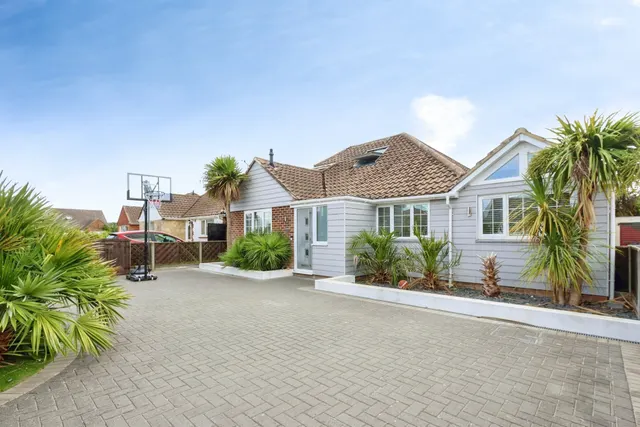 Verwood Crescent, Bournemouth, photo 1