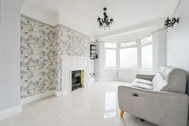 57 Princes Avenue, London, photo 1