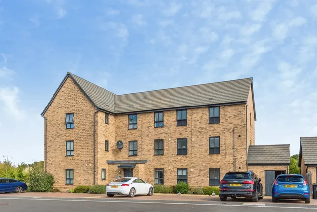 2 bedroom flat — Semington Strand, Wichelstowe, Swindon