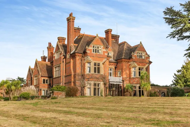The Street, Compton, Guildford, Surrey, GU3 1EE, photo 1
