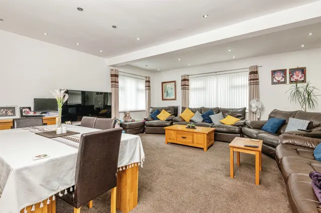 Bierley Lane, Bradford, BD4, photo 2
