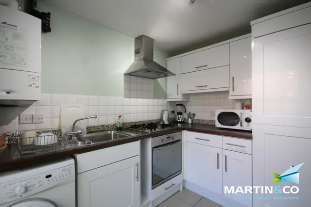 Photo 2 — Woodridge Avenue, Quinton, B32