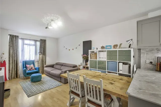 Westover Road, SW18, photo 2