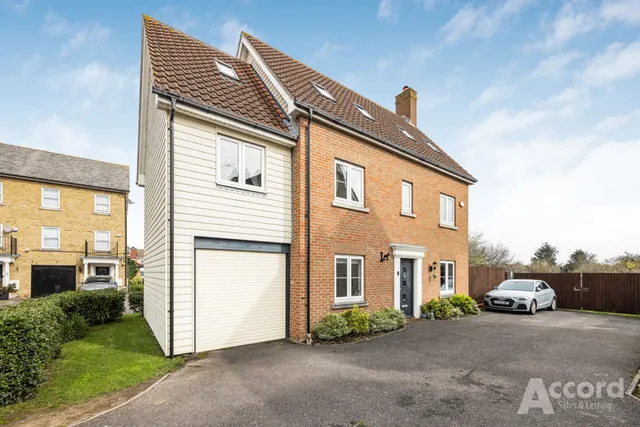Wallace Way, Romford, RM1, photo 1