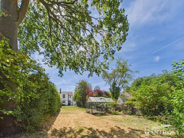 Photo 3 — Station Road, Stoke Mandeville, Aylesbury, HP22 5UE