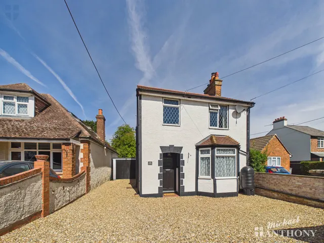 Station Road, Stoke Mandeville, Aylesbury, HP22 5UE, photo 1