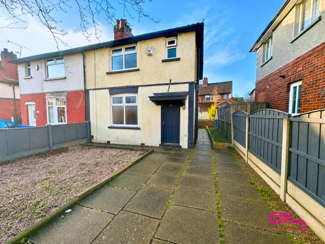French Grove, Bolton, BL3, photo 1