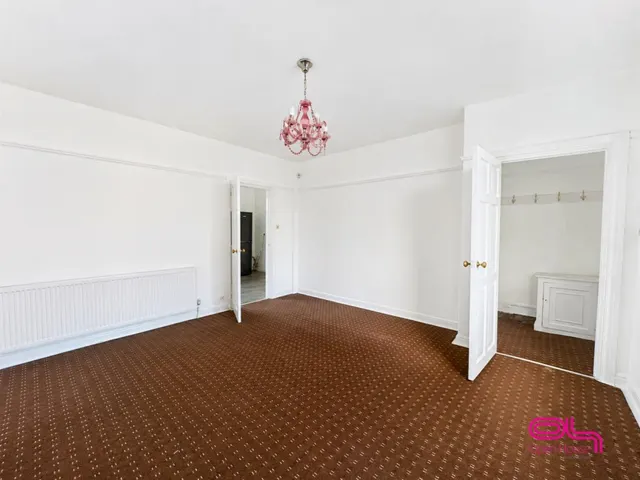 French Grove, Bolton, BL3, photo 3