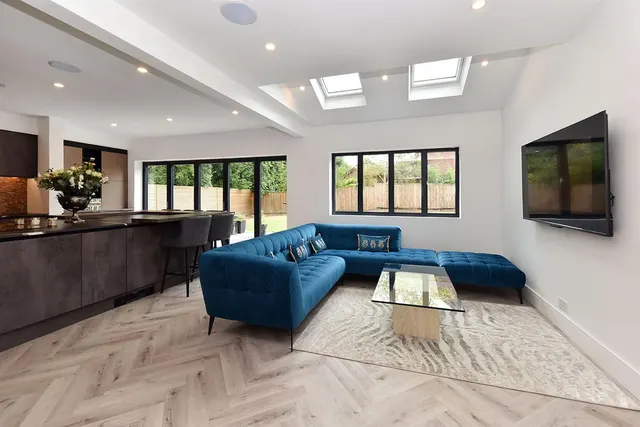 Photo 2 — Holmlee Way, Prestbury