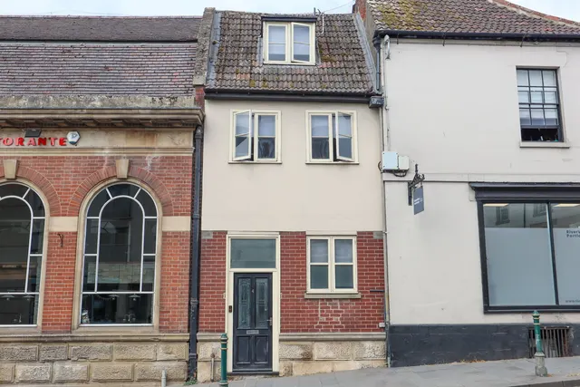 High Street, Calne, photo 1