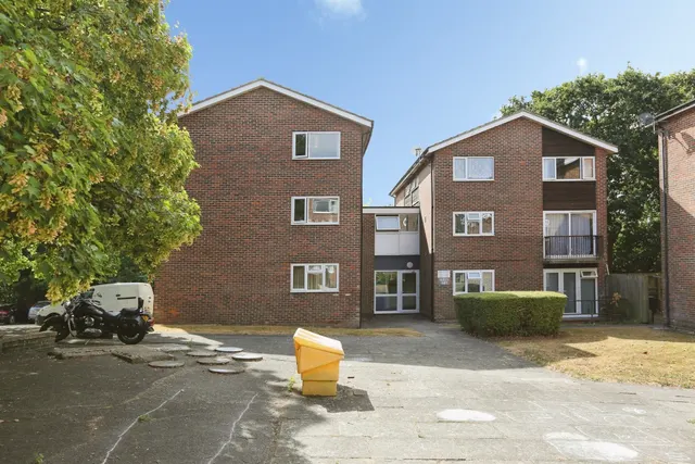 Homer Close, Gosport, photo 1