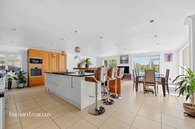 Field End, Coulsdon, CR5, photo 3