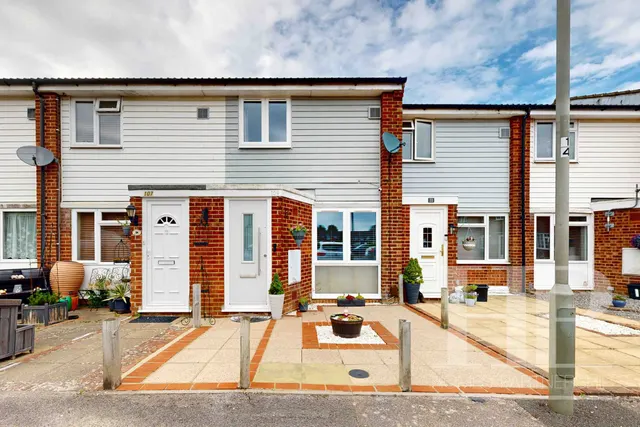 Tanyard Way, Horley, RH6, photo 1