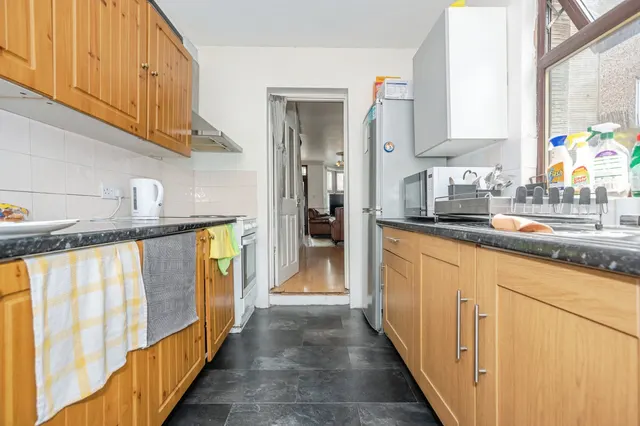 Belmont Road, Grays, RM17, photo 3