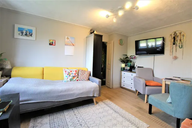 Photo 3 — Oakhill Road, Purfleet, Essex, RM19 1TY