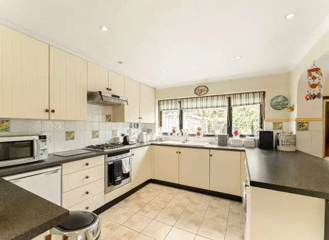 Photo 3 — Scotts Avenue, Sunbury-On-Thames, TW16