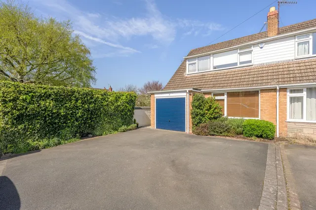 Bernwall Close, Stourbridge, DY8 1SD, photo 1