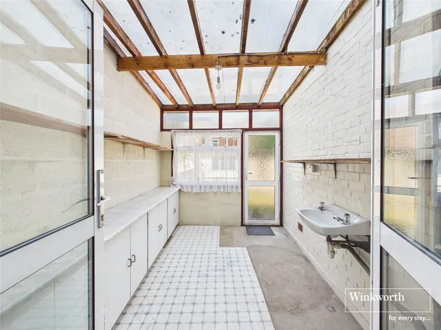 Bertram Road, Hendon, London, NW4, photo 1