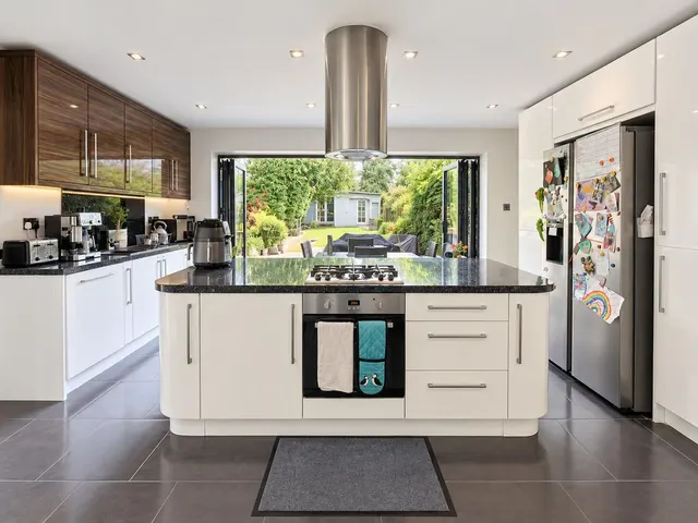 Springfield Crescent, Sutton Coldfield, B76, photo 2